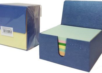 Karteczki biurowe w pudełku
