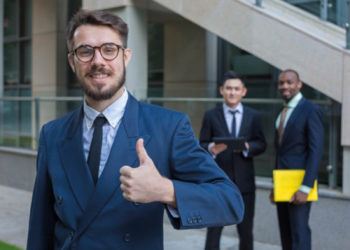 W ciągu ośmiu lat średnie wynagrodzenie wzrosło o 42%