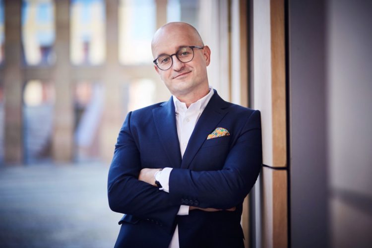 41 tysięcy ściętych drzew, 2425 ton, prawie milion ryz papieru zużywają w ciągu 12 miesięcy w Polsce sądy powszechne Jak ograniczyć te koszty w dobie społeczeństwa cyfrowego?