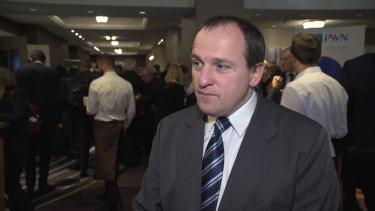 Płaca minimalna w tym roku wyższa niż w ubiegłym o 350 zł. Zbyt gwałtowne wzrosty mogą doprowadzić do zwolnień w mniejszych miastach