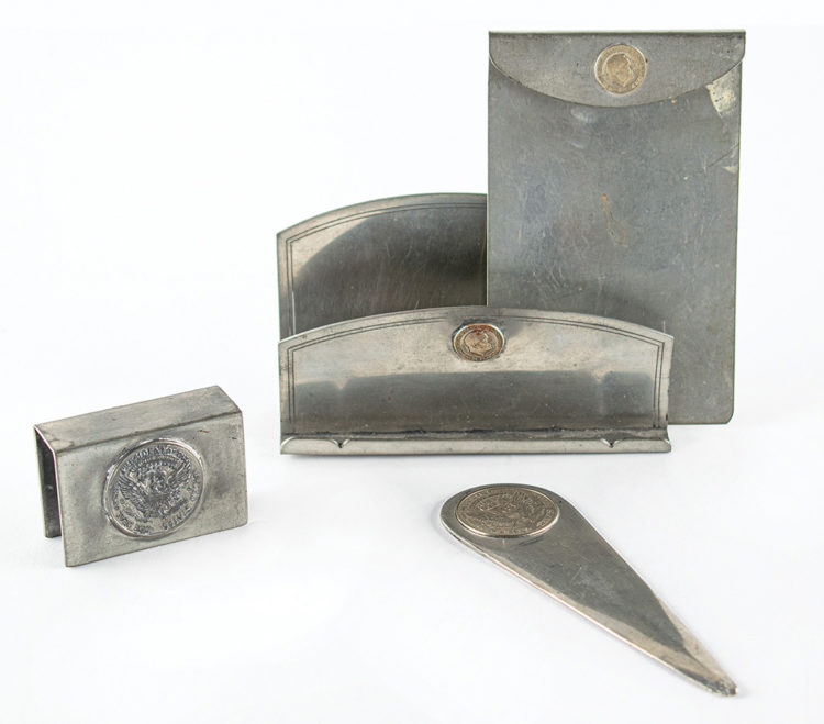 Zestaw biurkowy z cyny – prezent F. D. Roosevelta wystawiony na aukcję