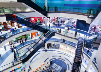 Eksperci spodziewają się szybkiego powrotu klientów do centrów handlowych