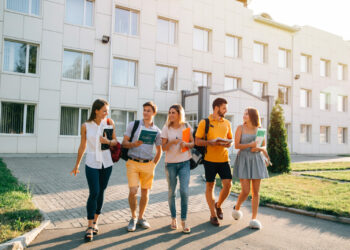 Ponad 90 proc. polskich studentów przy wyborze pracodawcy zwraca uwagę na kwestie różnorodności. Młodzi ludzie z Europy Środkowej cenią pracę hybrydową i elastyczne godziny pracy