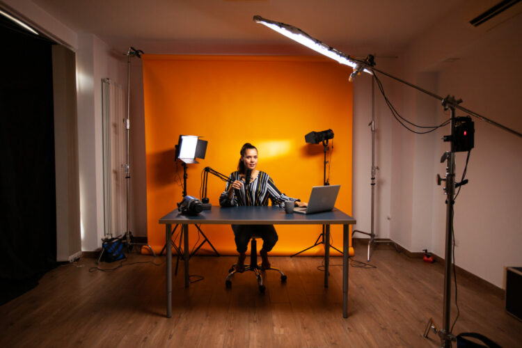 Pandemia zwielokrotniła znaczenie social mediów w reklamie i sprzedaży. Najbardziej zyskują wideo i podcasty