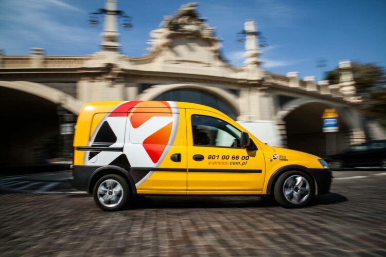 Allegro przejmuje X-press Couriers, firmę kurierską realizującą dostawy tego samego dnia, jako uzupełnienie usług fulfillment oraz oferty sieci automatów paczkowych