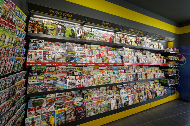 Paczki DHL w salonach Kolportera