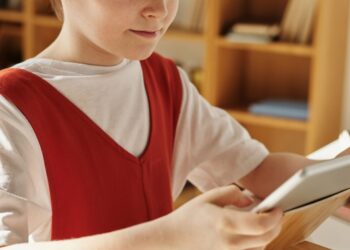 Back to School 2023. Jak ergonomicznie urządzić sobie biurko do nauki?